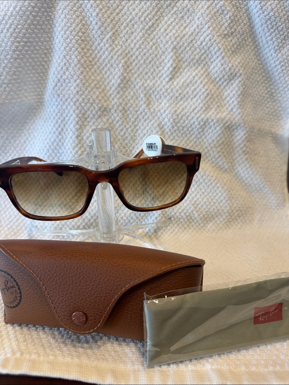 RARE Ray-Ban 2190Brown Tortoiseshell Rectangular Sunglasses with Gradient Lenses